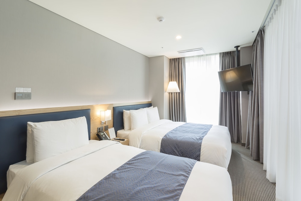 Family Twin Room