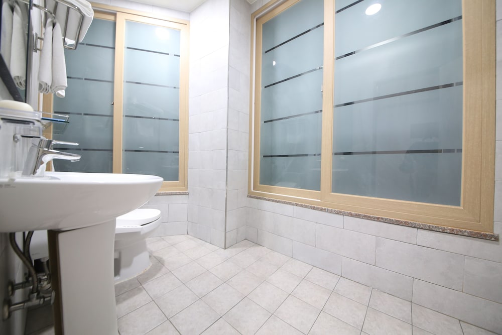 Standard Twin Room (Air Purifier + Styler) photo 3