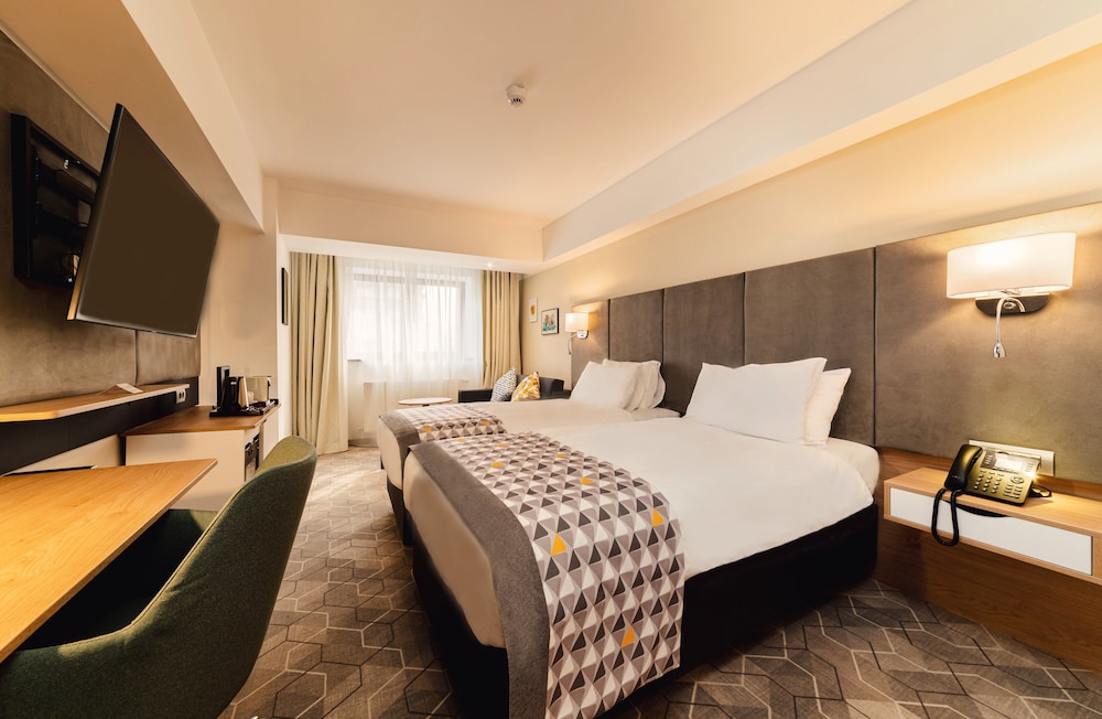 Premium Room, Multiple Beds, City View - Photo 1