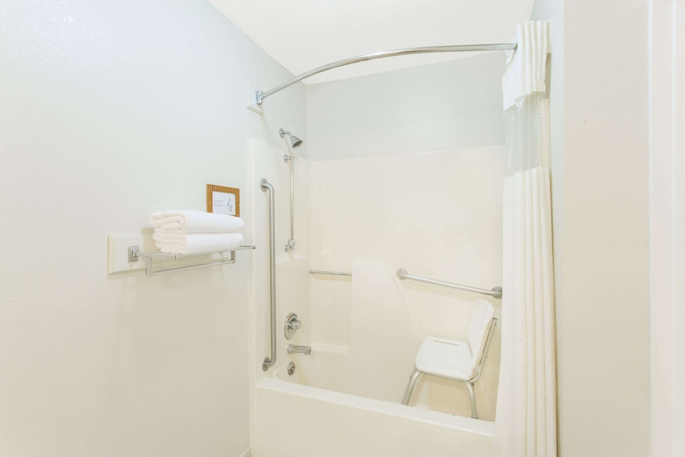 Standard Single Room, 1 Queen Bed photo 3