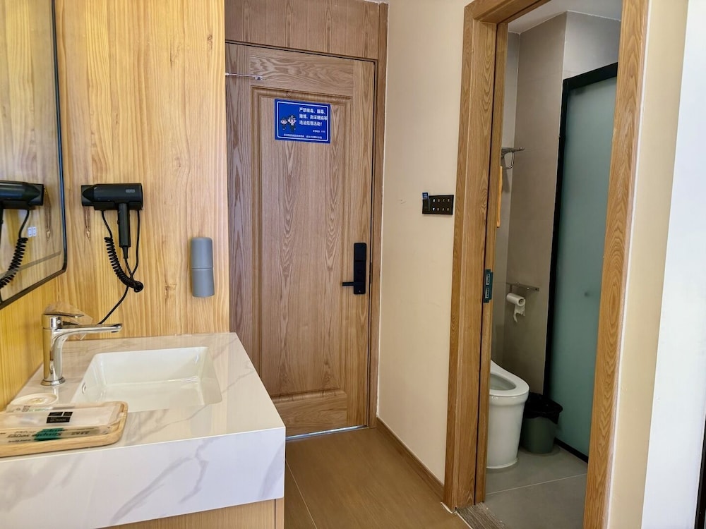 Signature Twin Room, Hill View photo 2