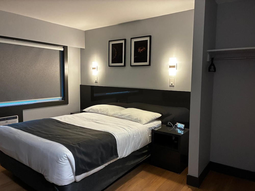 Standard Studio, 1 Queen Bed photo 2
