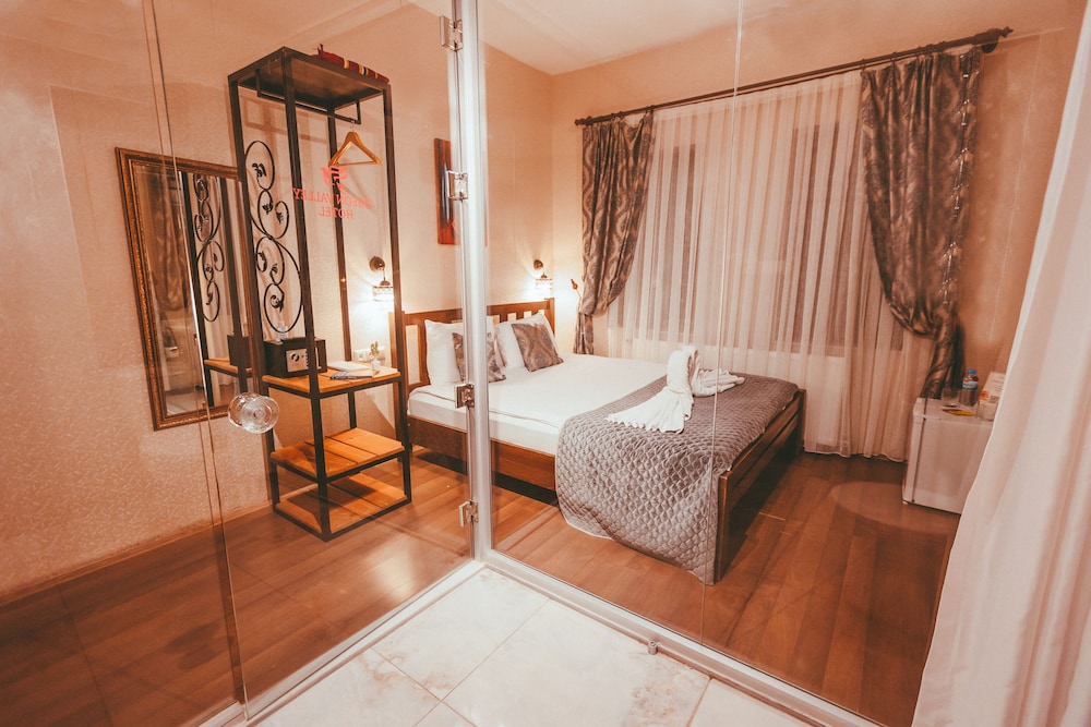 Economy Double Room, 1 Queen Bed, Non Smoking, Garden View photo 3