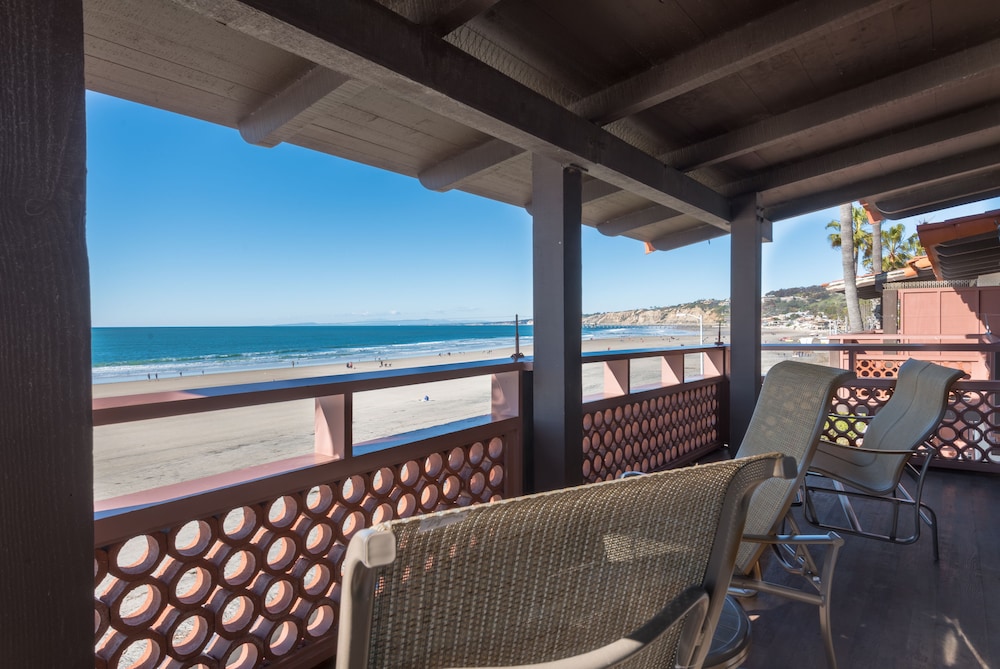 Deluxe Room, 1 King Bed, Ocean View (Beachfront View with Kitchenette) - Photo 4
