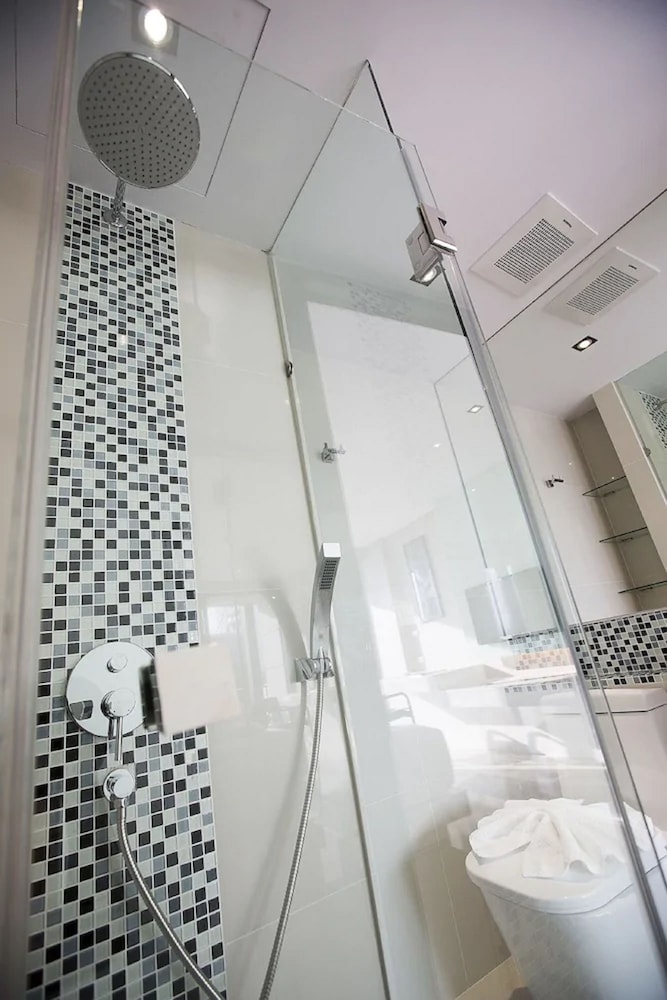 Superior Double Room, Balcony thumbnail 5