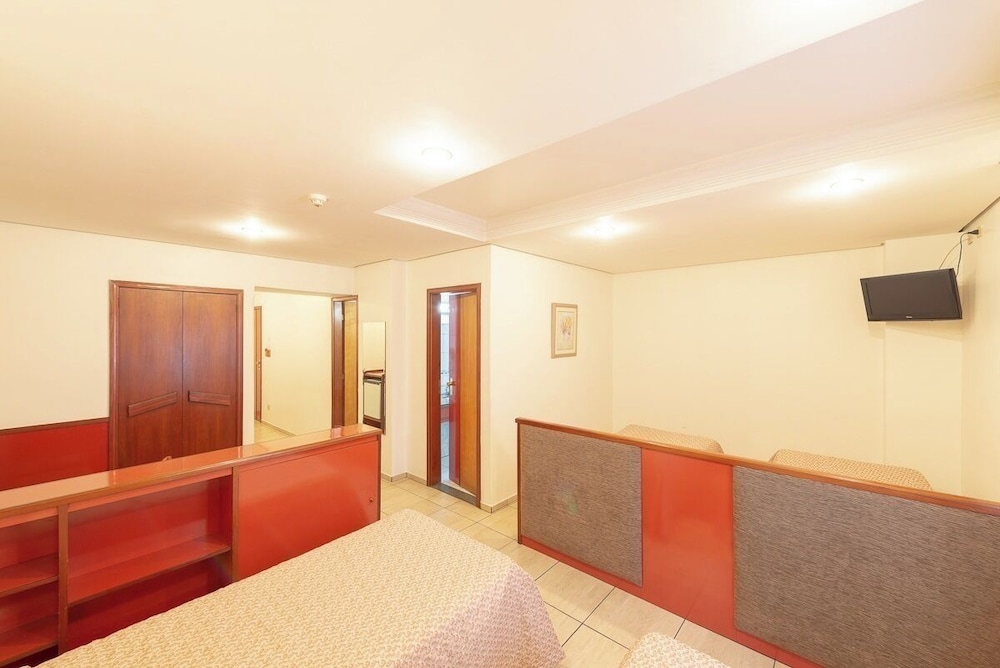 Standard Quadruple Room - Photo 11