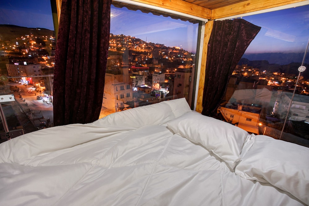Shared Dormitory, 1 Queen Bed photo 3
