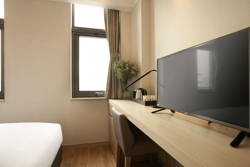 [Business Package] Superior Double Room (Breakfast For 1 Included) photo 3