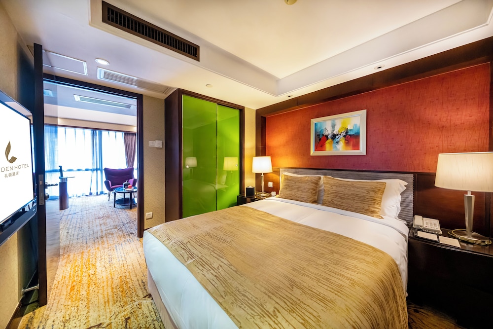 Executive Suite - Photo 2