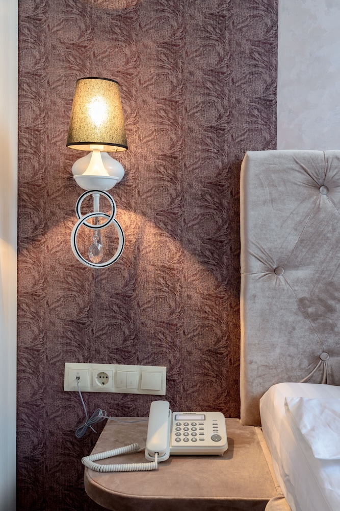 Signature Double Room, 1 King Bed, Non Smoking, Allergy Friendly photo 2