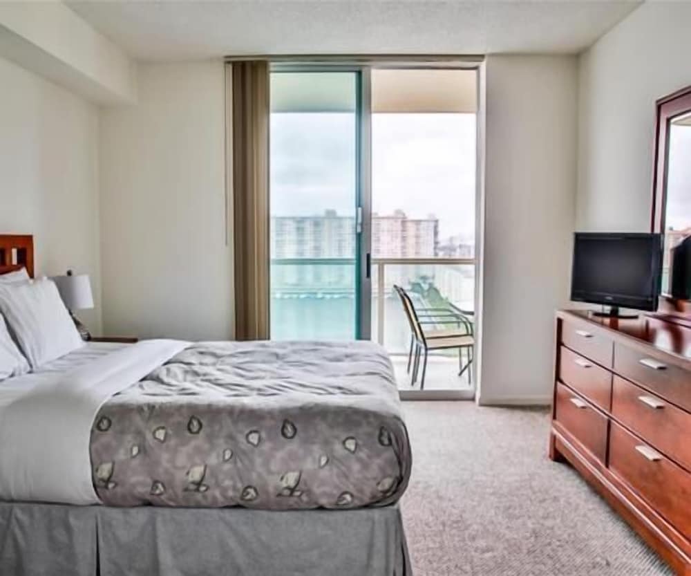 Luxury Apartment, 1 Bedroom, Ocean View, Beachside photo 1