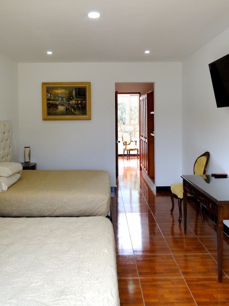 Room, 2 Queen Beds, Garden View, Ground Floor photo 1