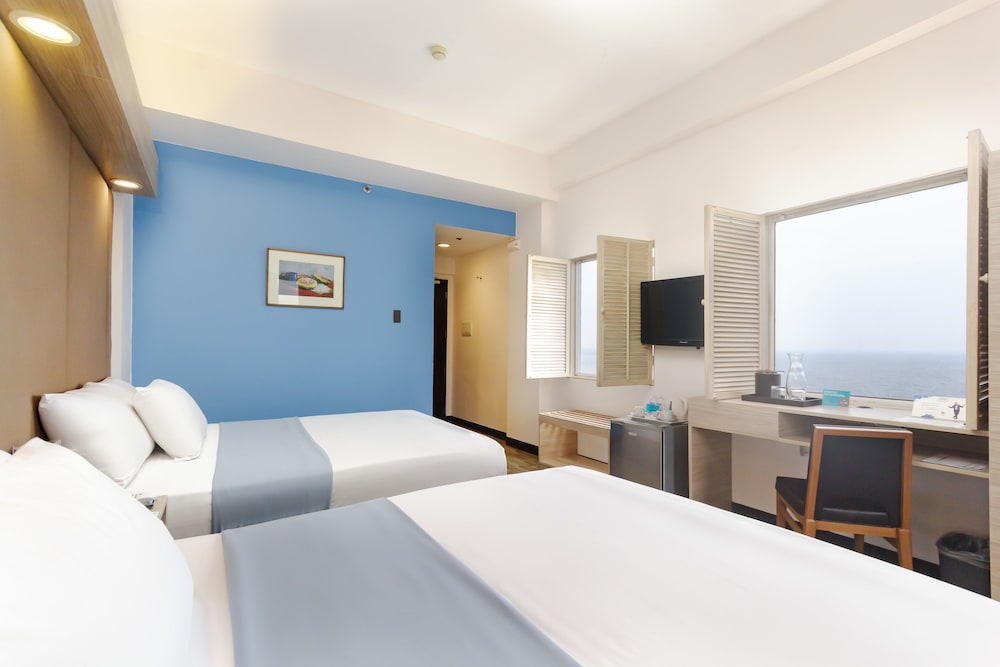 Room, 2 Queen Beds, Non Smoking (Bay View) - Photo 4