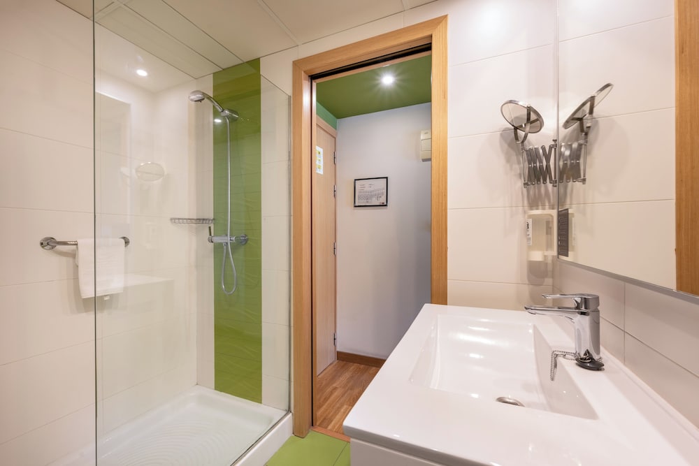 Premium Room, Terrace, Pool View - Photo 5