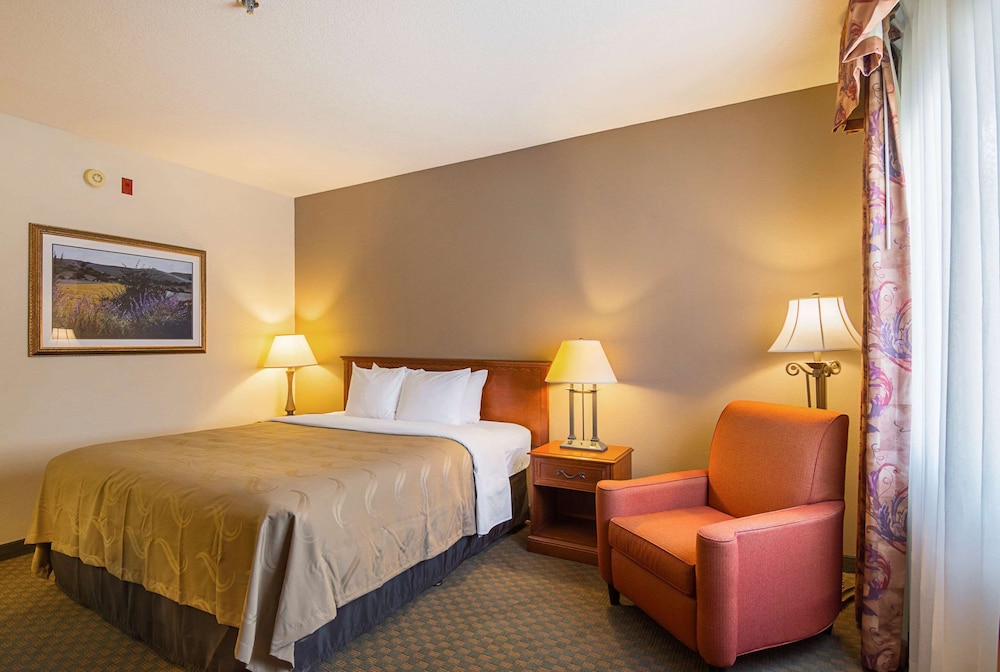 Standard Room, 1 King Bed, Non Smoking - Photo 1