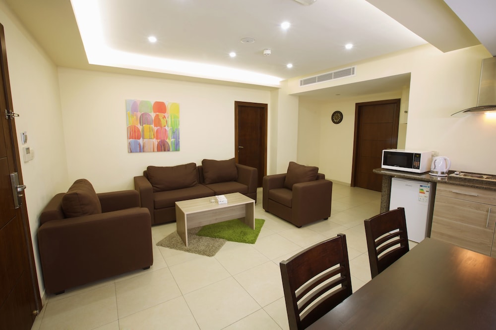 Luxury Apartment, 3 Bedrooms - Photo 14