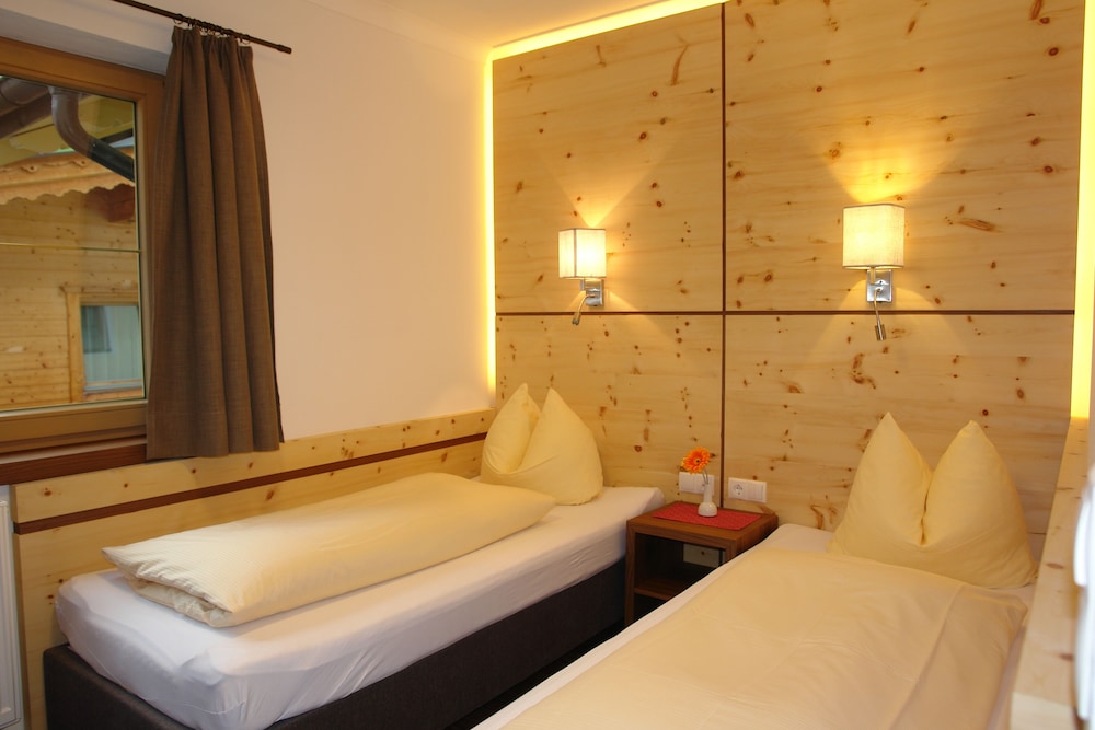 Economy Double Room photo 1