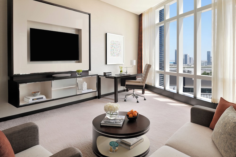 Deluxe Suite (Skyline View) — photo 7