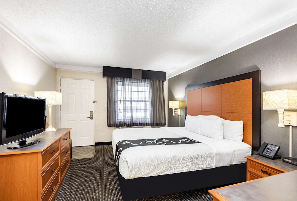 Room, 1 King Bed, Accessible, Non Smoking (Roll-In Shower) photo 1
