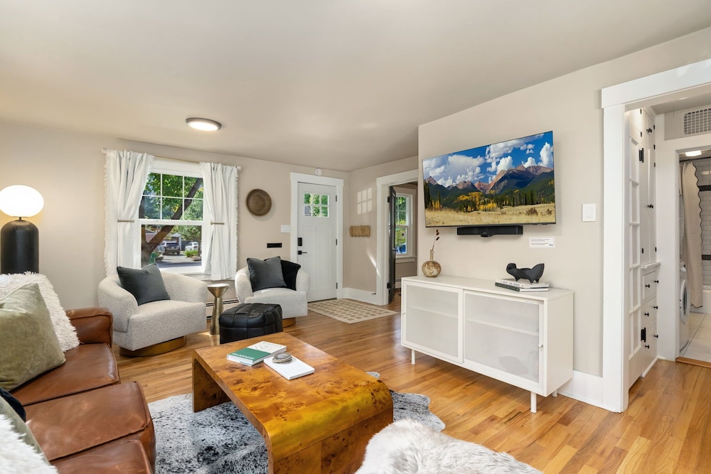 House, 2 Queen Beds, Kitchen, Garden View (308 Garfield Street)