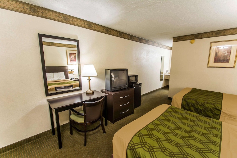 Standard Room, 2 Double Beds, Non Smoking - Photo 3