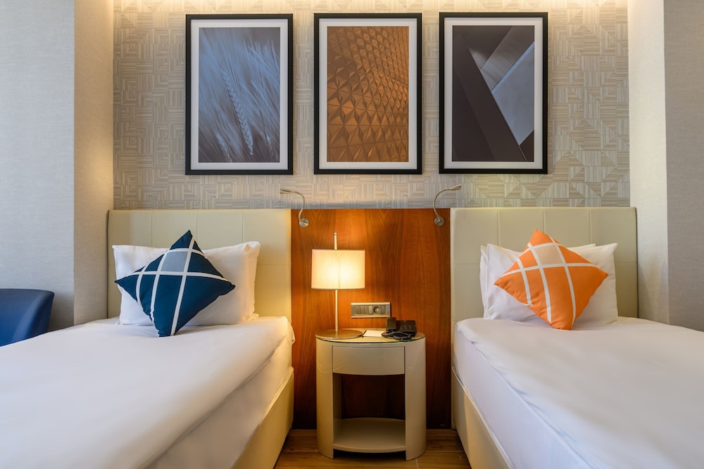 Standard Room, 2 Twin Beds, City View