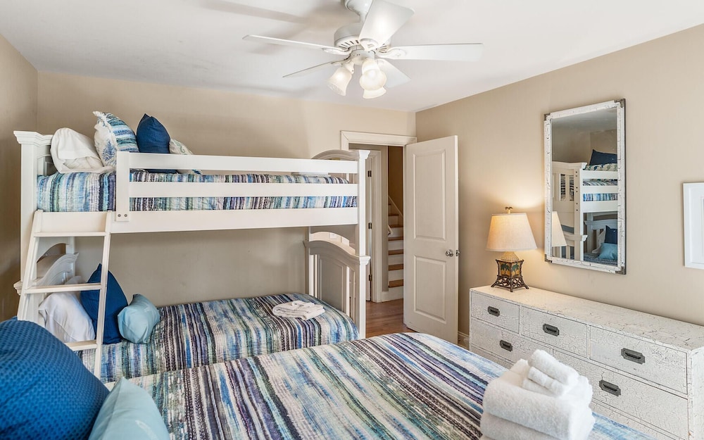 House, Multiple Beds, Kitchen photo 3