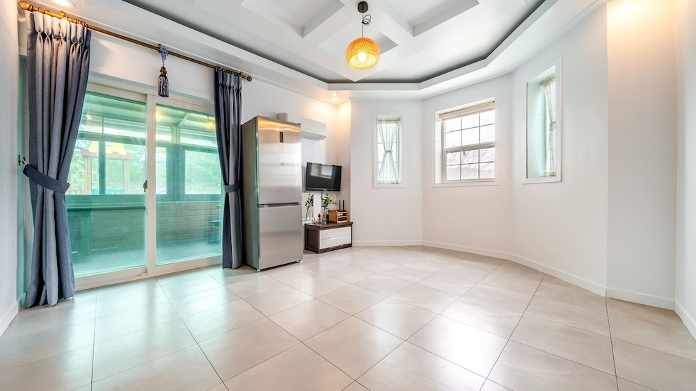 Basic Room, 1 Bedroom (Golden Sand)