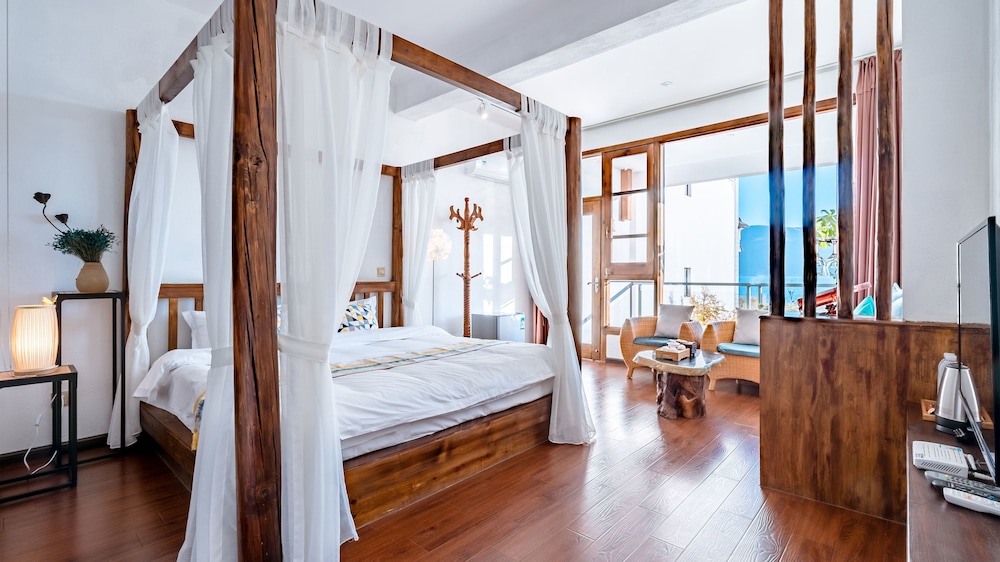 Deluxe Family Suite photo 3
