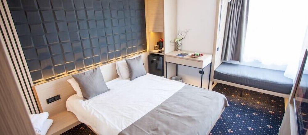 Superior Double Room, 1 Queen Bed, Partial Sea View