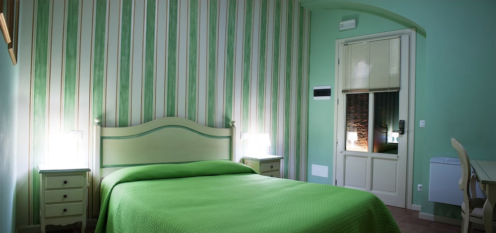 Comfort Double Room Single Use, 1 Double Bed, Ensuite, Courtyard Area photo 1