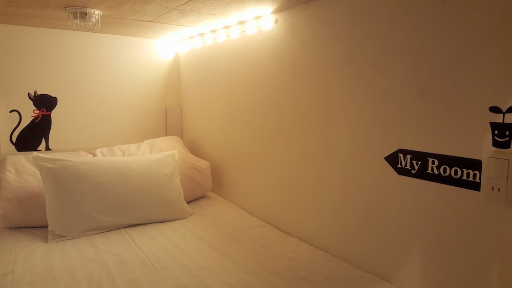 Basic Shared Dormitory, Women only, Shared Bathroom photo 3