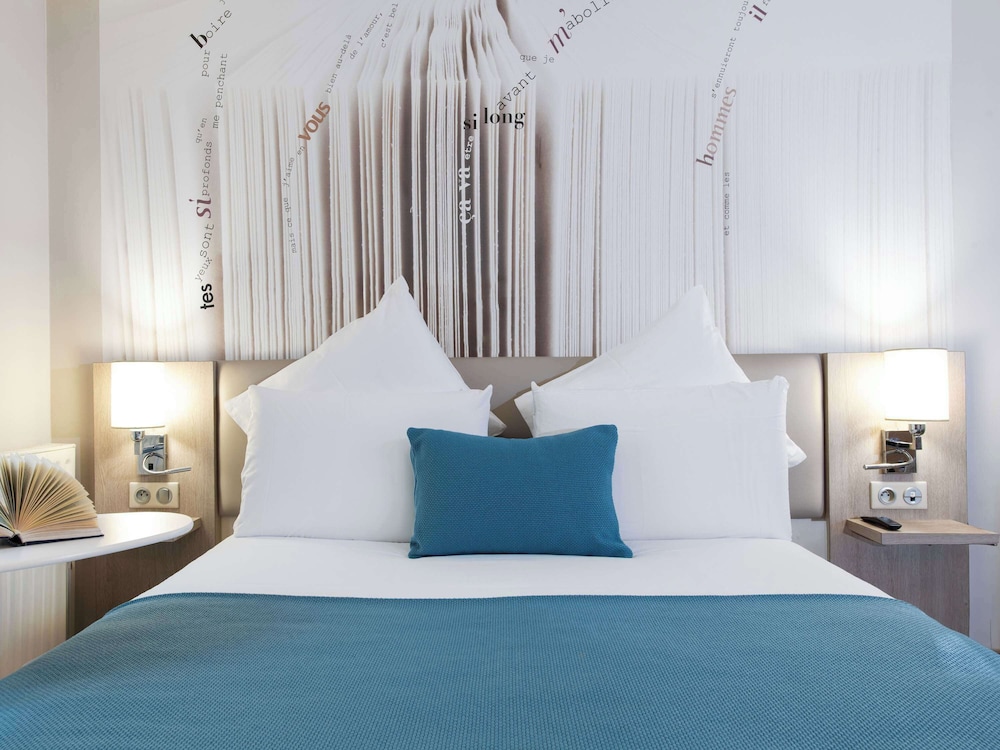 Privilege, Room, 1 Queen Bed with Sofa bed thumbnail 6