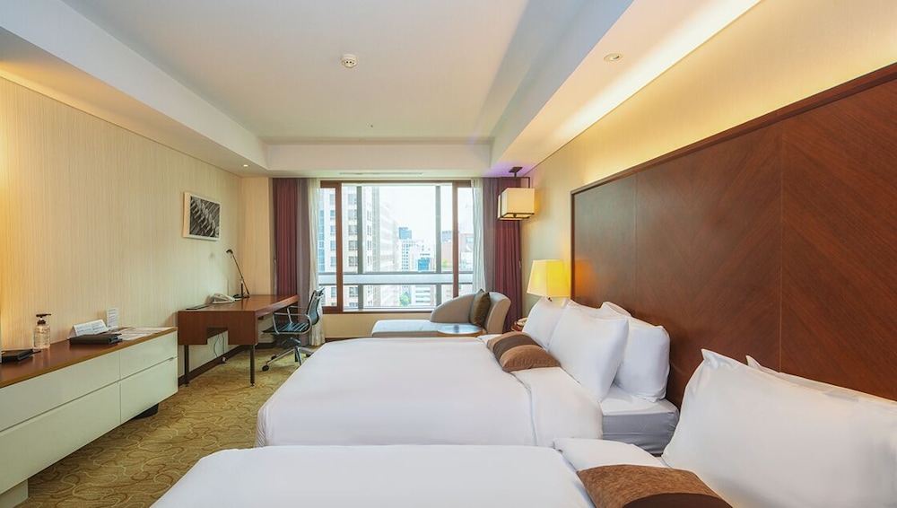 [Breakfast Combo For 2pax] Premium Family Twin With Bathtub (Korean Or American Breakfast Choose 1)