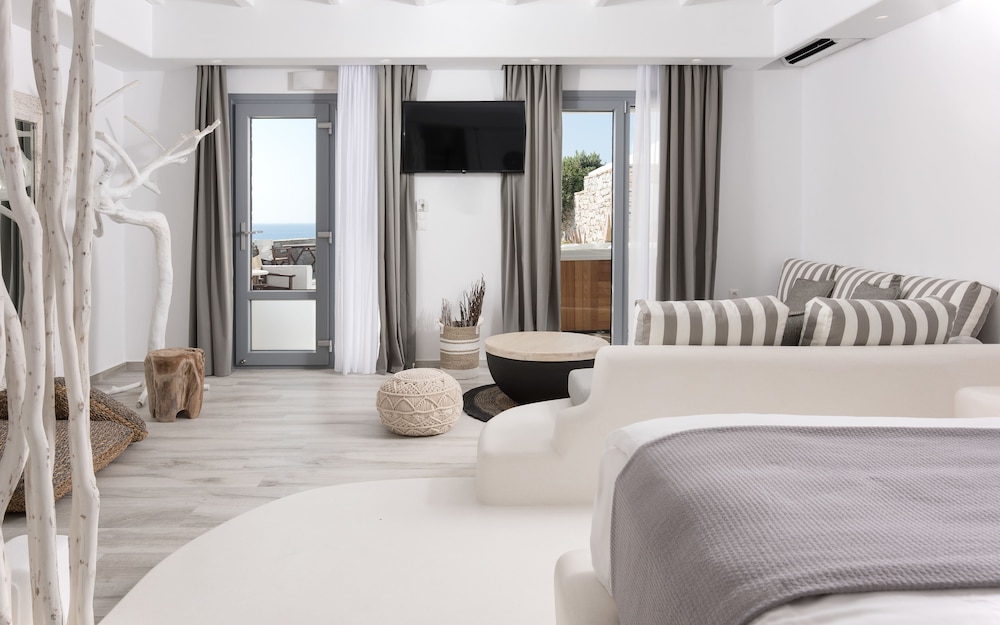 Suite, Jetted Tub, Sea View photo 3