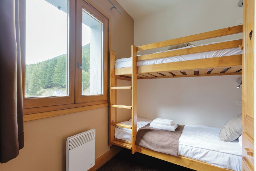 Family Apartment, Multiple Bedrooms (Vallorcine Buet 42 ski in / ski out) Family Apartment, Multiple Bedrooms (Vallorcine Buet 42 ski in / ski out)