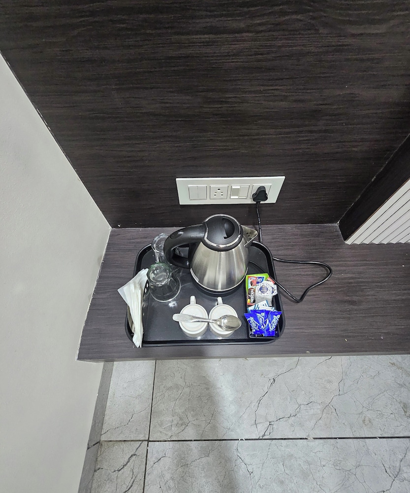 Luxury Three Bedroom - Photo 12
