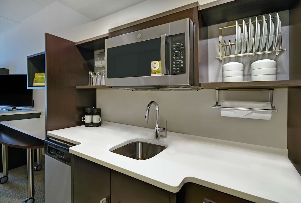 Suite, 1 King Bed, Accessible (Hearing) - Photo 3