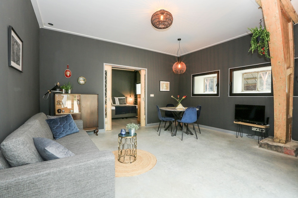 Design Studio Suite, 1 King Bed, Garden View, Ground Floor photo 1