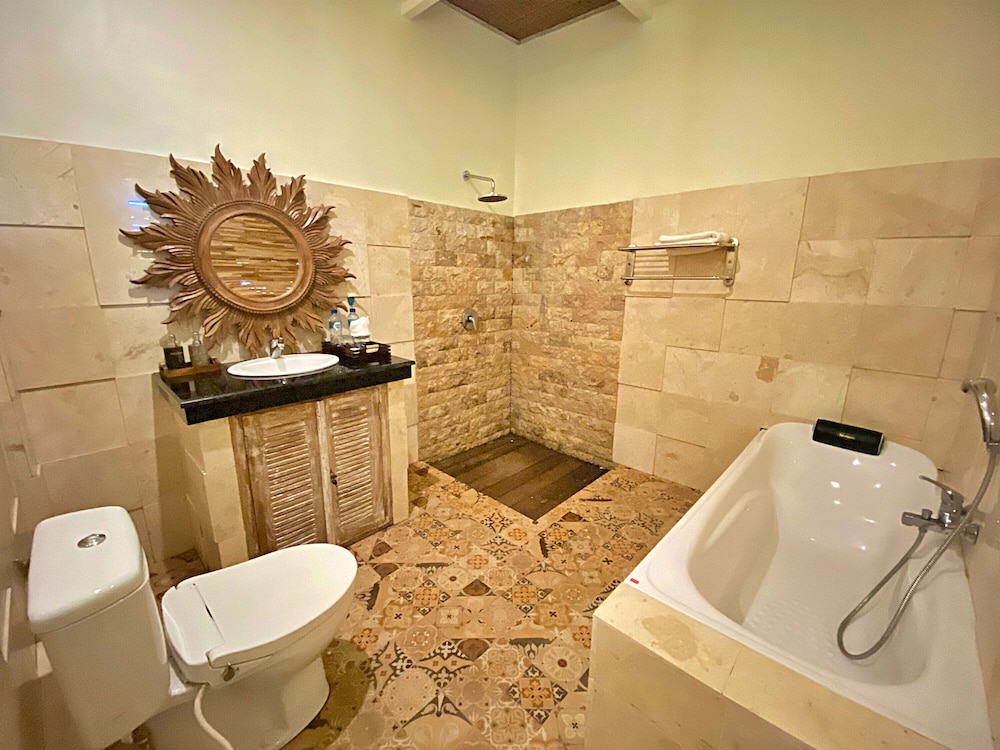 Suite - Photo 18