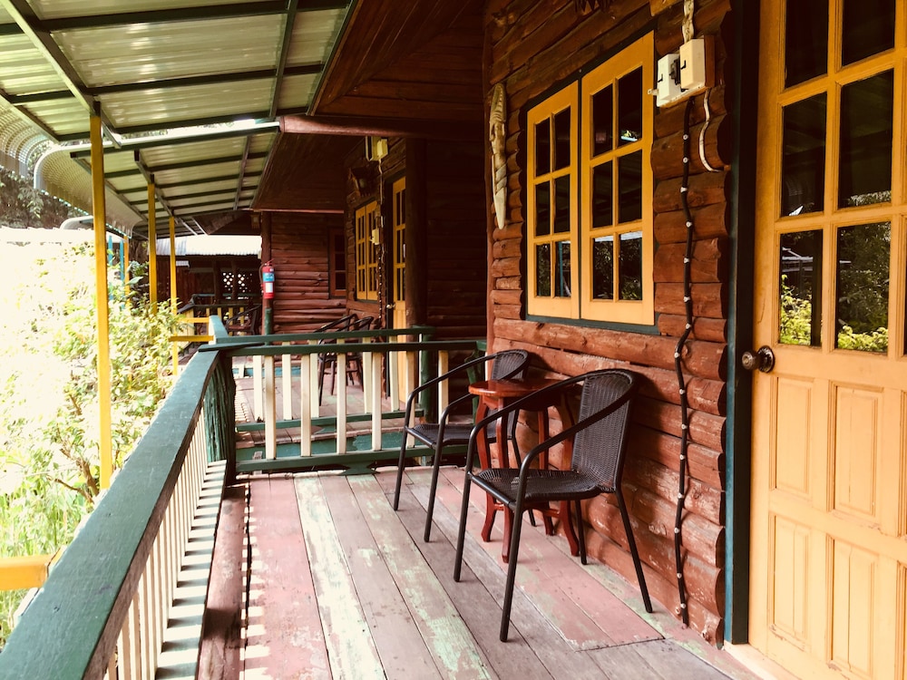 Hut Wood Bungalow photo 3