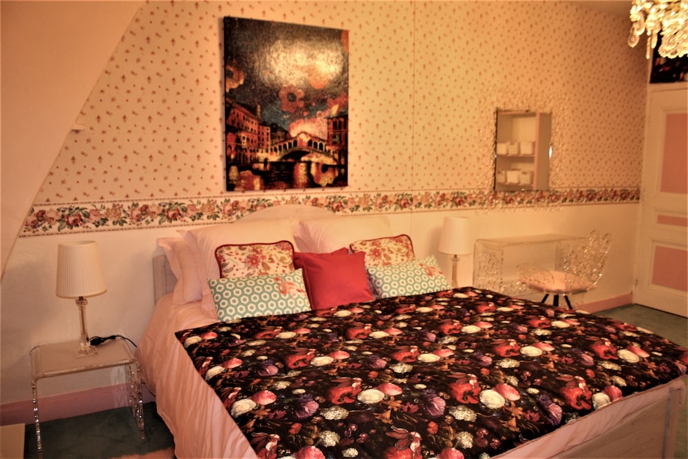 Classic Double Room, 1 Queen Bed, Courtyard View photo 1