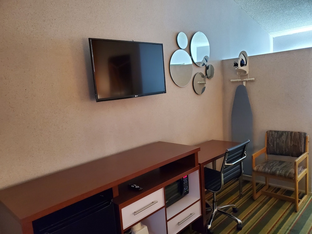 Luxury Suite, 1 Queen Bed with Sofa bed, Non Smoking - Photo 4