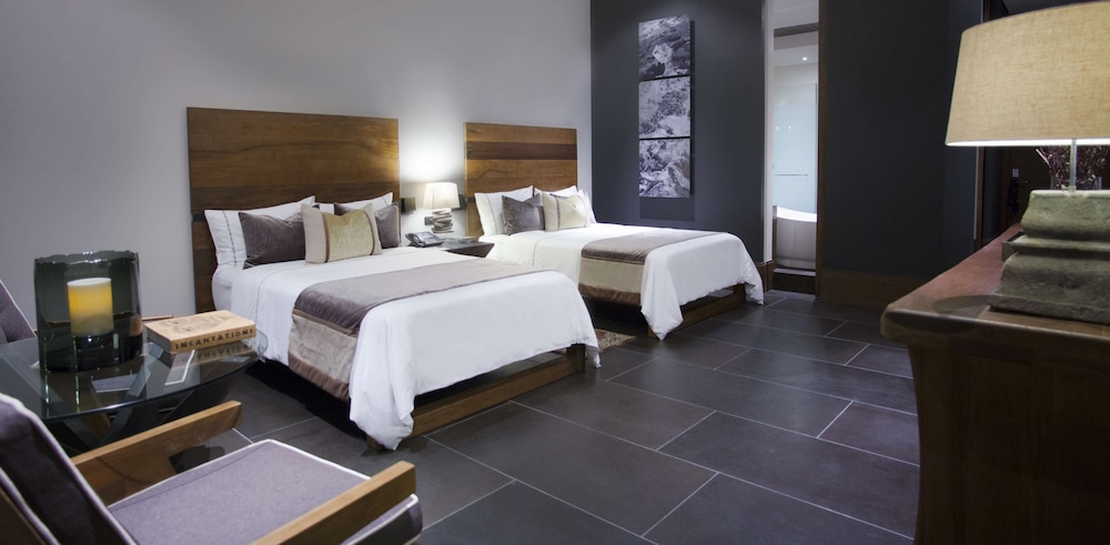 Junior Suite with Garden View thumbnail 5