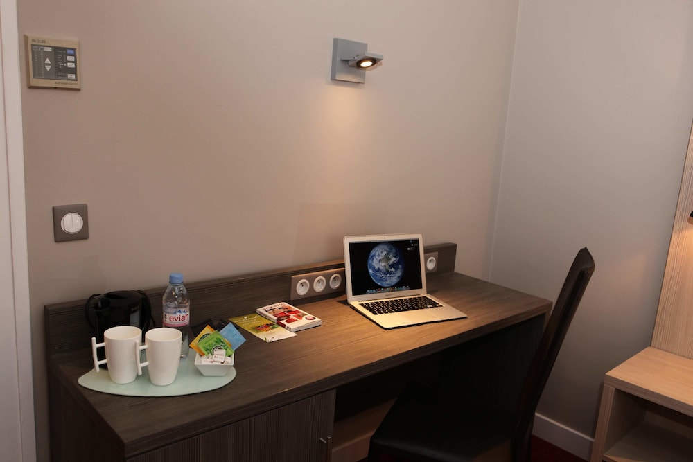 Deluxe Double or Twin Room - Photo 12