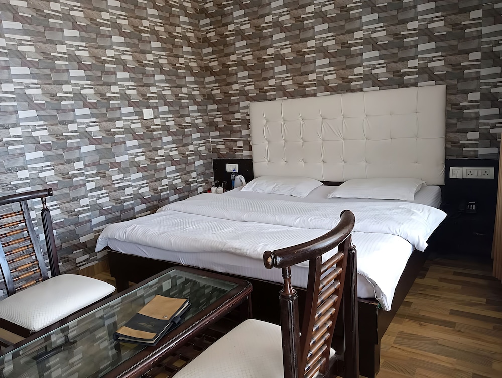 Deluxe Double Room - Photo 13