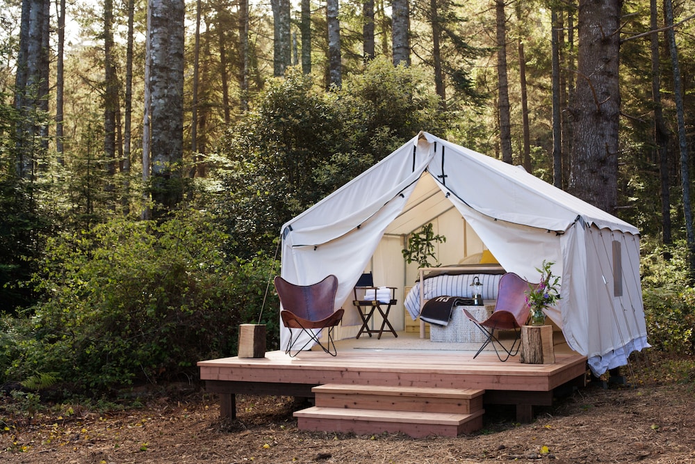 Classic Tent, 1 Queen Bed photo 1