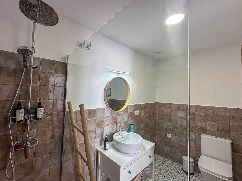 Family Quadruple Room, Multiple Beds, Private Bathroom, Mountain View photo 2
