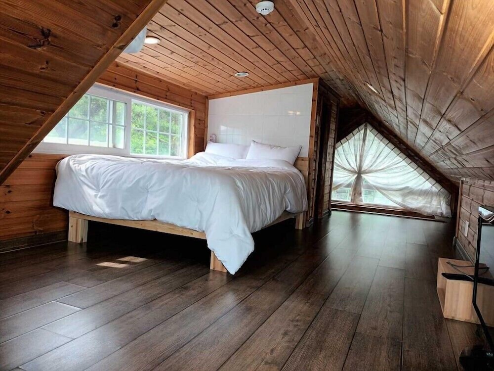 Room (Bellflower) - Photo 4