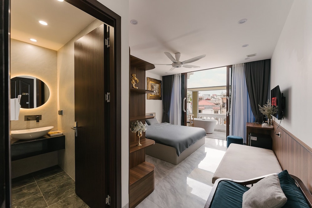 Queen Room With Spa Bath